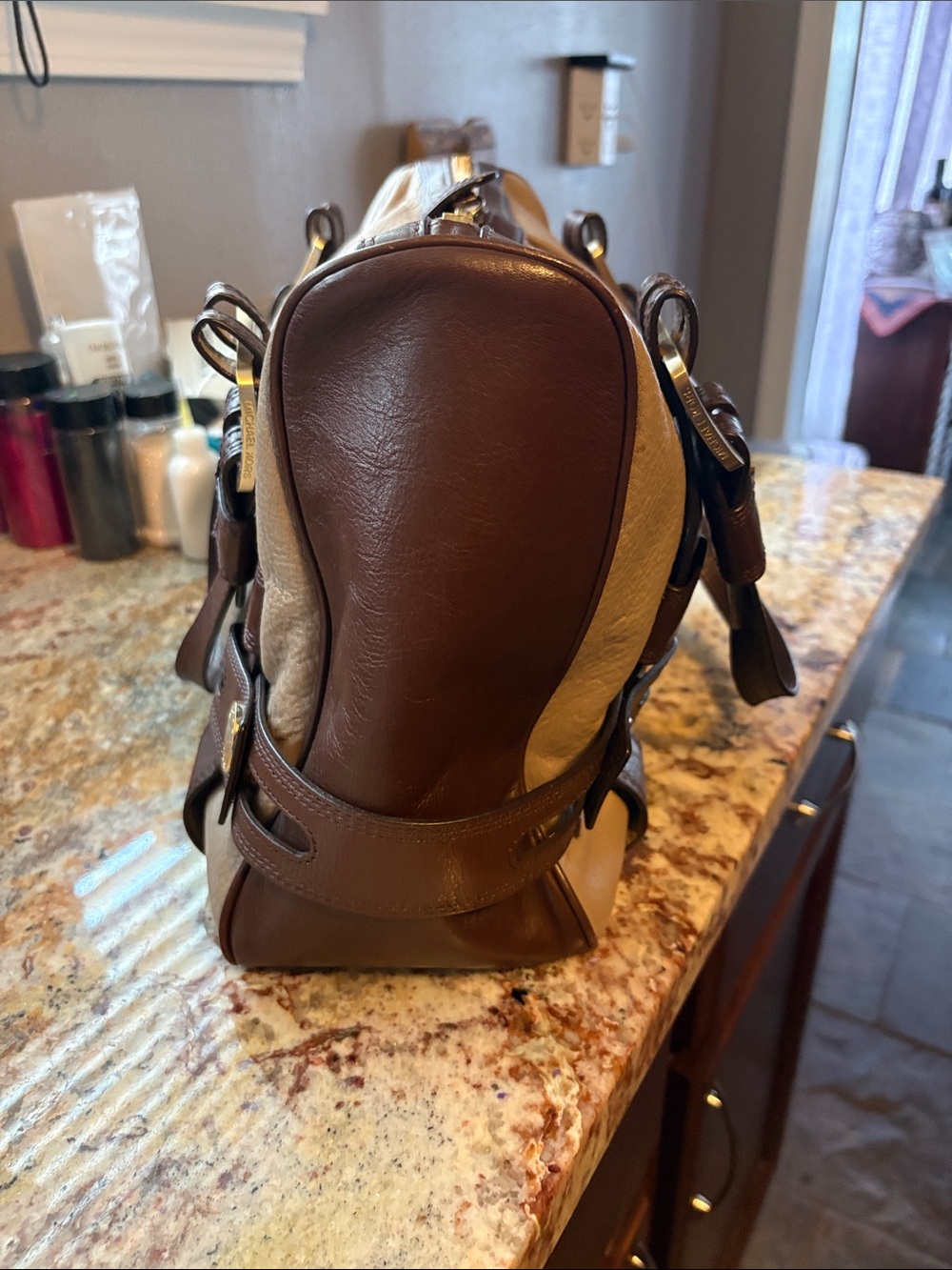 Leather Two-Tone Tan and Brown purse - Picture 4 of 8